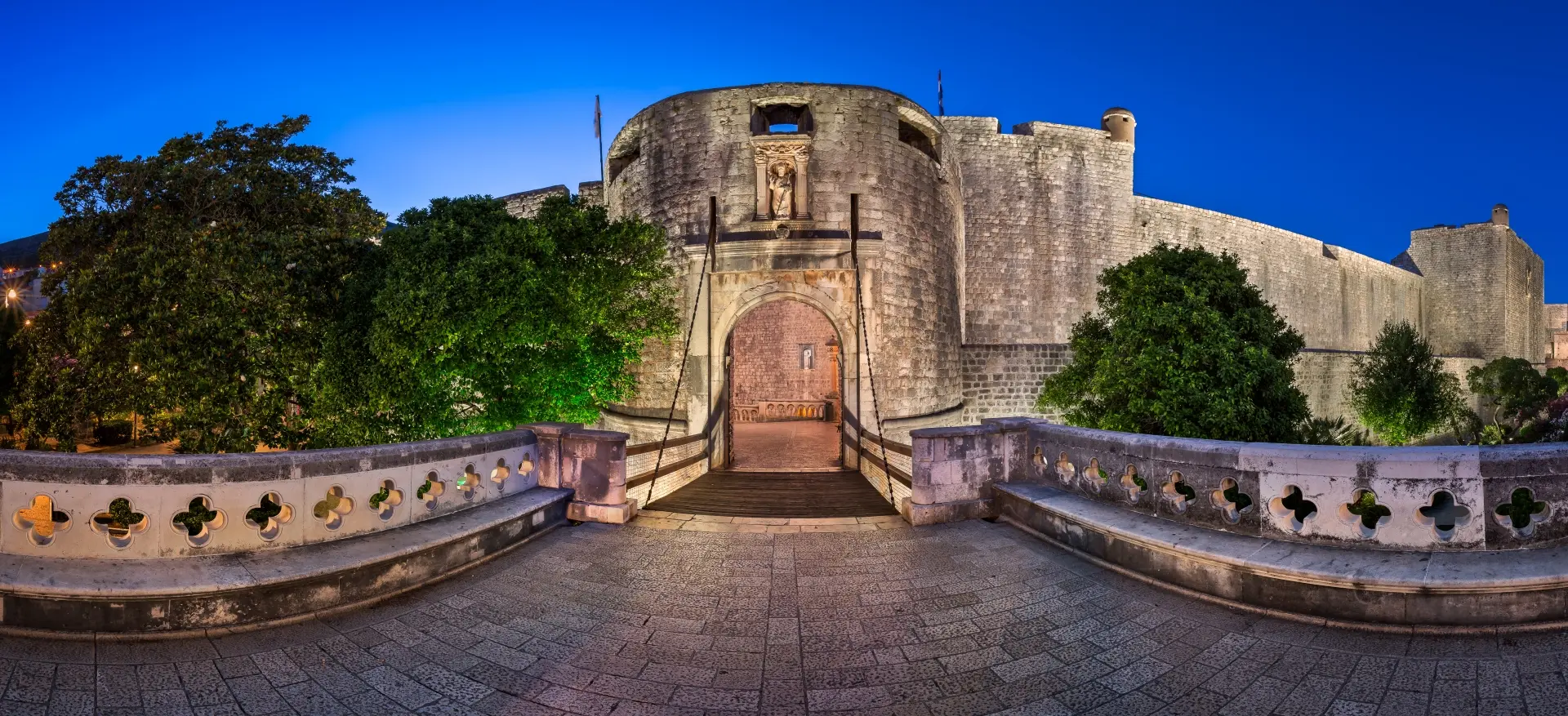 pile gate entrance to the old town dubrovnik at night